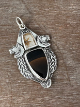 Load image into Gallery viewer, Lioness medallion