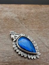 Load image into Gallery viewer, Labradorite Griffin medallion