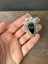 Load image into Gallery viewer, Lioness medallion