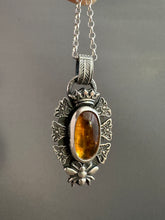 Load image into Gallery viewer, Honey bee medallion