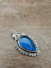 Load image into Gallery viewer, Labradorite Griffin medallion
