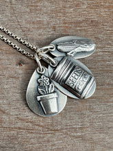 Load image into Gallery viewer, A gardeners charm