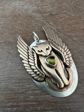 Load image into Gallery viewer, Kitty Pet with Wings and a Peridot