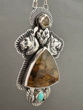 Load image into Gallery viewer, Lioness medallion