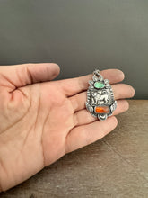 Load image into Gallery viewer, Lion medallion.