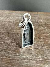 Load image into Gallery viewer, Tiny seahorse shrine