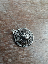 Load image into Gallery viewer, Sacred heart Pendant