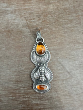 Load image into Gallery viewer, Moon Honey Bee Medallion