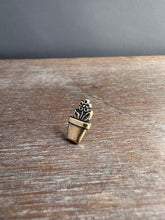 Load image into Gallery viewer, Plant pin