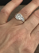 Load image into Gallery viewer, Cross ring