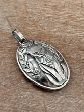 Load image into Gallery viewer, Double sided Jewel Cat with Abalone shell