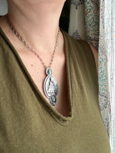 Load image into Gallery viewer, Infant of Prague Medallion