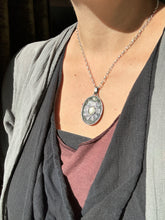 Load image into Gallery viewer, Double sided Jewel Cat with Abalone shell