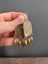 Load image into Gallery viewer, Textured Brass Arch Earrings