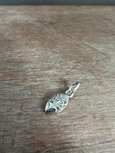 Load image into Gallery viewer, Swirly seed (Made to Order)