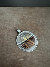 Load image into Gallery viewer, Australian Print Stone Medallion