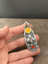 Load image into Gallery viewer, Bee pendant 1