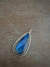 Load image into Gallery viewer, Labradorite pendant