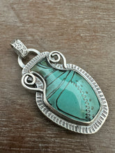 Load image into Gallery viewer, Amphora Pendant