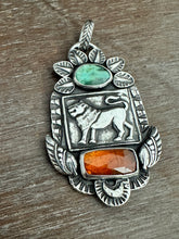 Load image into Gallery viewer, Lion medallion.