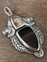 Load image into Gallery viewer, Lioness medallion