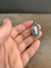 Load image into Gallery viewer, Corn pendant