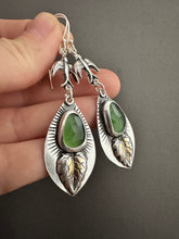 Load image into Gallery viewer, Serpentine and Leaves earrings