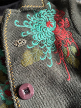 Load image into Gallery viewer, Deer scatter pin, lapel pin, tack