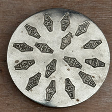 Load image into Gallery viewer, Cross ring