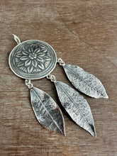 Load image into Gallery viewer, Feather Shield