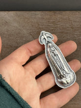 Load image into Gallery viewer, Our Lady of Fatima Sacred Heart pendant