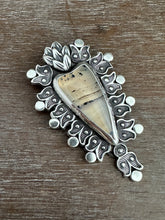 Load image into Gallery viewer, Montana agate Sacred Heart