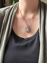 Load image into Gallery viewer, Quartz Griffin medallion