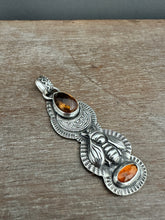 Load image into Gallery viewer, Moon Honey Bee Medallion