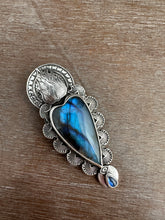 Load image into Gallery viewer, Labradorite Sacred Heart pendant