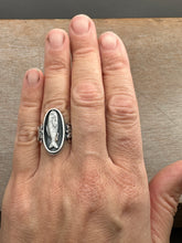 Load image into Gallery viewer, Fish ring size 7