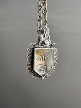 Load image into Gallery viewer, Quartz Griffin medallion