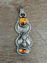 Load image into Gallery viewer, Moon Honey Bee Medallion