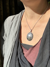 Load image into Gallery viewer, Double sided Jewel Cat with Abalone shell