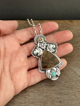 Load image into Gallery viewer, Lioness medallion