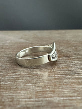 Load image into Gallery viewer, Trinity moon ring