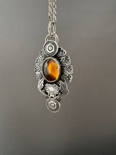 Load image into Gallery viewer, Honey bee medallion