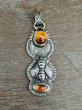 Load image into Gallery viewer, Moon Honey Bee Medallion