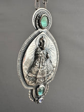 Load image into Gallery viewer, Infant of Prague Medallion