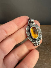 Load image into Gallery viewer, Honey bee medallion