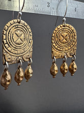 Load image into Gallery viewer, Textured Brass Arch Earrings
