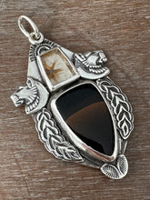 Load image into Gallery viewer, Lioness medallion