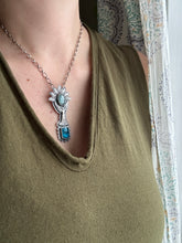 Load image into Gallery viewer, Angel with Aquamarine and Apatite