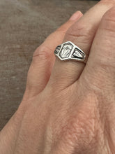 Load image into Gallery viewer, Heart ring