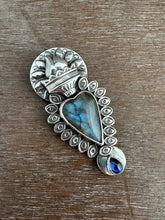Load image into Gallery viewer, Labradorite Sacred Heart pendant